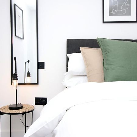 2 Bedroom With Free Parking Swindon Kültér fotó