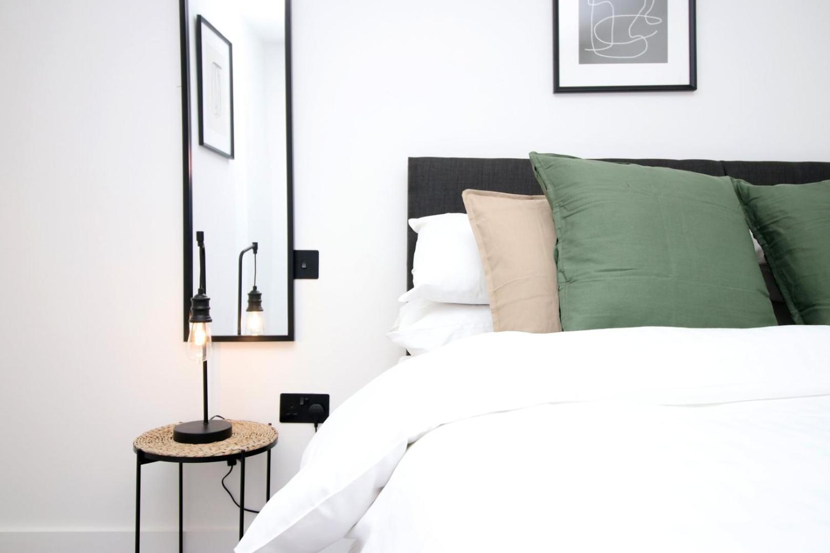 2 Bedroom With Free Parking Swindon Kültér fotó