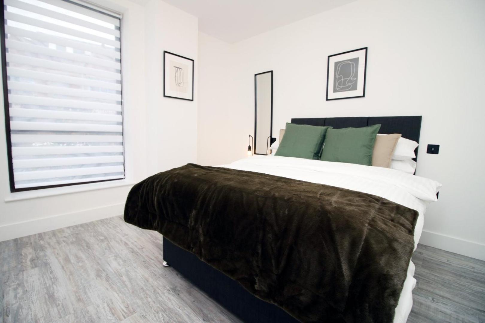 2 Bedroom With Free Parking Swindon Kültér fotó