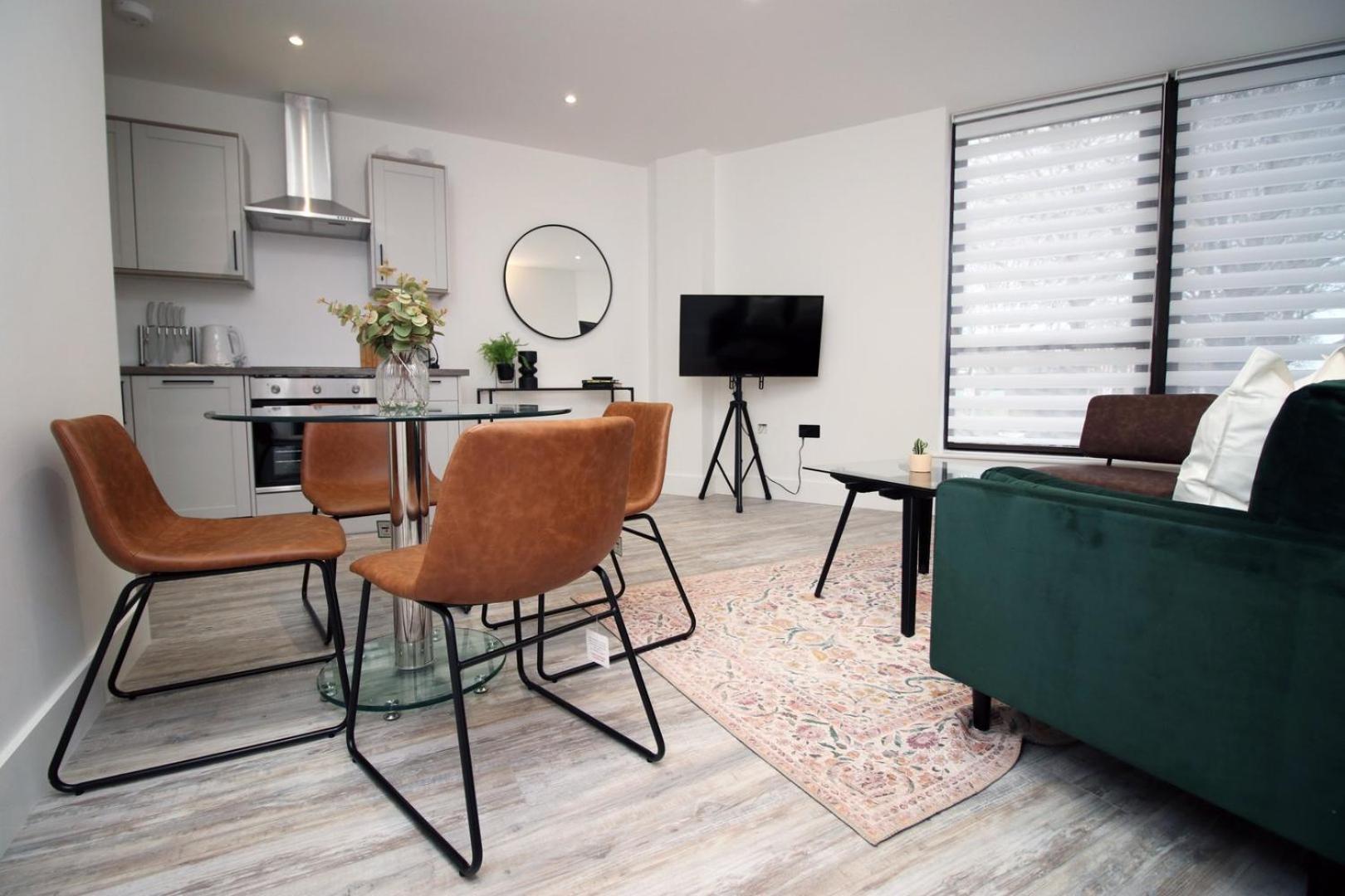 2 Bedroom With Free Parking Swindon Kültér fotó